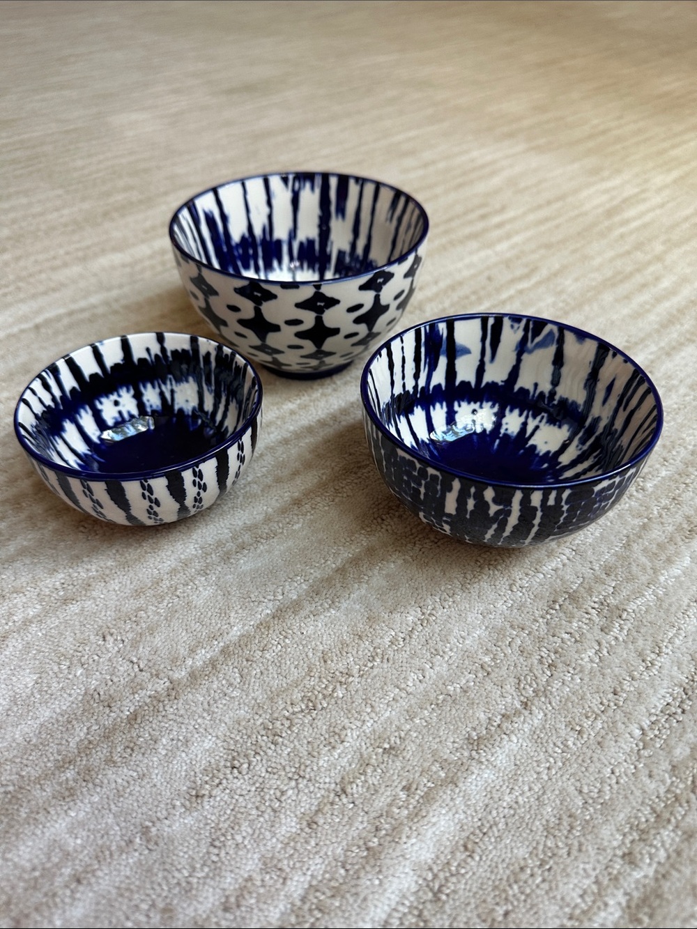 West Elm Indigo Tie Dye Small Nesting Bowls Set of 3 Prep Bowl Cobalt Blue White - Picture 3 of 16